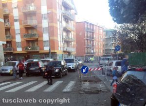 Viterbo - Ellera - La buca di fronte alle scuole