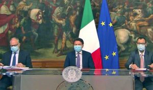 Roma - Il premier Conte e i ministri Gualtieri e Putuanelli illustrano il decreto ristori
