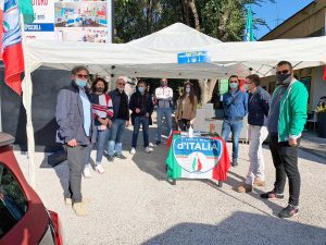 Viterbo - La raccolta firme di FdI per una città più sicura