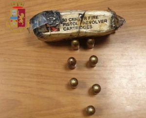 Napoli - 50enne trovato in possesso di 7 cartucce