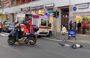 Roma - Scontro tra scooter e monopattino elettrico