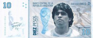 La banconota da 10 mila pesos argentini con il volto di Maradona - Il fotomontaggio nato sui social