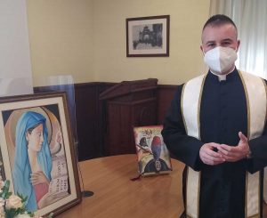Carabinieri - Don Emanuele della diocesi di Viterbo ha benedetto l'immagine della Virgo Fidelis