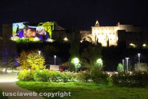 Viterbo - La proiezione di Gigi Proietti al Palazzo Papale