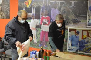 Tarquinia - Preparazione dei pacchi alimentari