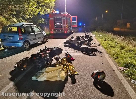 Bagnoregio - Auto si schianta contro due moto
