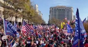 Washington, scontri tra sostenitori e oppositori di Trump