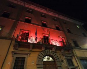 Palazzo Gentili si colora di rosso