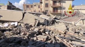 Napoli - Il crollo del mobilificio
