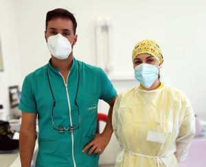 Caredent - Staff clinico - Dottor Alberti e l'assistente Romina