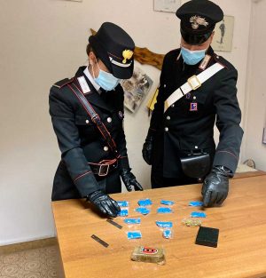 il materiale sequestrato dai carabinieri