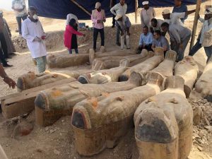 Egitto, ritrovati 100 sarcofagi e 40 statue risalenti a più di 2500 anni fa