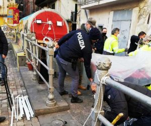 Napoli - Rimosso il gazebo abusivo