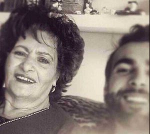 Marco Mengoni e nonna Iolanda (foto Twitter)