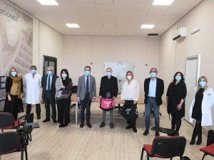 La cuffia anti-alopecia da chemioterapia donata a Belcolle