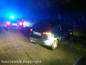Montefiascone - Auto sbanda e finisce nella cunetta