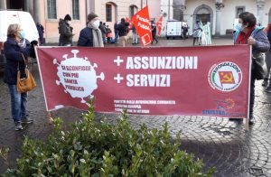 Viterbo - Rifondazione comunista in piazza con i lavoratori della pubblica amministrazione
