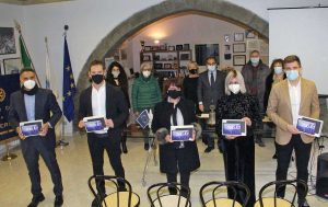 Viterbo - Rotary club, Lions, Panathlon e Soroptmist consegnano 5 tablet a 5 Rsa