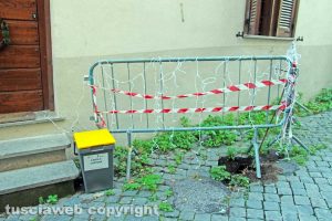 Viterbo - Le transenne in via San Girolamo