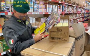 Roma - Sequestrati botti in un magazzino