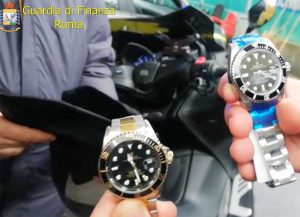 Roma - Guardia di finanza - Orologi falsi