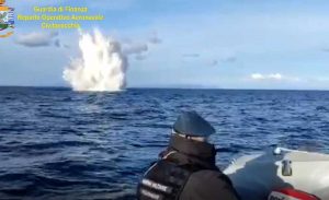 Tarquinia - L'ordigno bellico ritrovato in mare viene fatto brillare