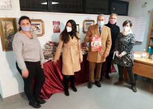 Viterbo - La consegna dei 100 libri per Natale