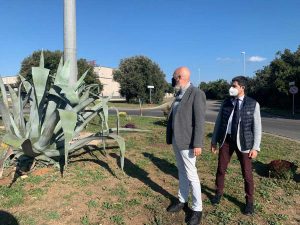 Civitavecchia - Ripulita la zona industriale - Sul posto il sindaco Ernesto Tedesco