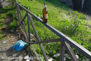 Viterbo - Rifiuti al parcheggio del Sacrario