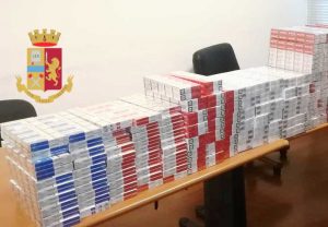 Napoli - Trovato con 260 stecche di sigarette