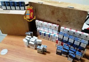 Napoli - Contrabbando, trovato con 122 pacchetti di sigarette