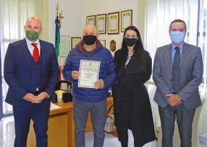 Terni - Viterbese aiuta la polizia ad acciuffare un ladro - La premiazione di Mauro Manzotti