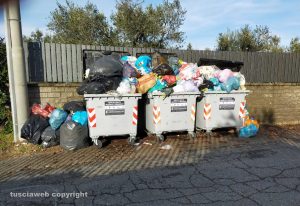 Viterbo - Rifiuti in strada Due Casali