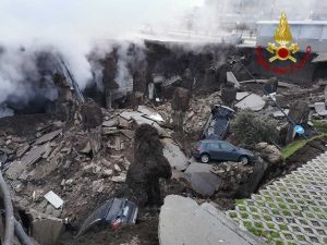 Napoli - Voragine all'ospedale del Mare