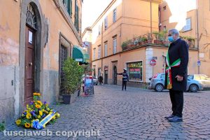 Viterbo - Il sindaco Giovanni Arena in via della Verità 19