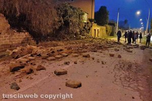 Corchiano - Crolla un muro sulla strada provinciale
