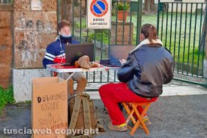 Civita Castellana - La protesta di due studenti del Midossi