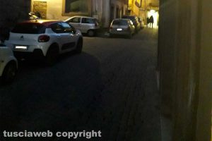 Viterbo - Il tratto al buio di via Cardinal La Fontaine