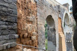 Montalto di Castro - Il ponte della Badia del castello di Vulci