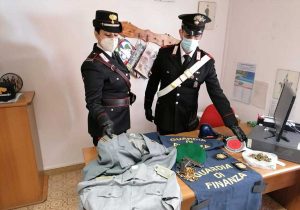Ladispoli - Carabinieri - La droga, le armi e il materiale sequestrato