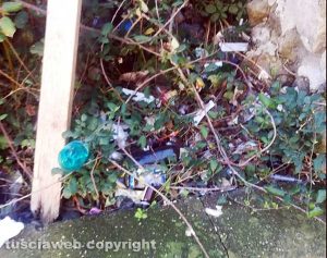 Viterbo - Sporcizia a porta San Pietro