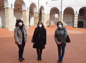 Tarquinia - La professoressa Patrizia Basili, la consigliera comunale Betsi Zacchei, la professoressa Luigina Zito