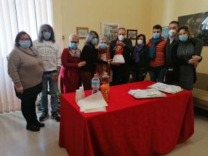 Ronciglione - Il vicepresidente Ginnasi, il dirigente scolastico Laura P. Bonelli e il personale