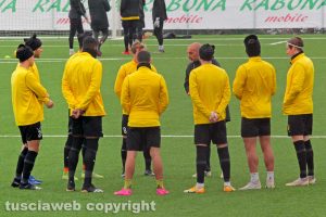 Sport - Calcio - Viterbese - Taurino parla ai difensori