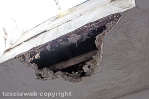 Viterbo - Il controsoffitto della biblioteca comunale