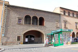 Viterbo - La biblioteca comunale degli Ardenti - Palazzo Santoro