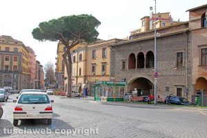 Viterbo - Piazza del Teatro e Palazzo Santoro