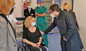 L'assessore D'Amato in visita all'infermiera investita ieri