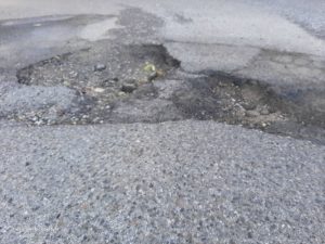 Viterbo - Strade dissestate in via Santa Lucia