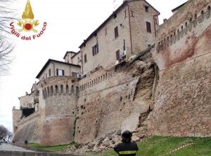Corinaldo - Vigili del fuoco - Crollo mura cittadine